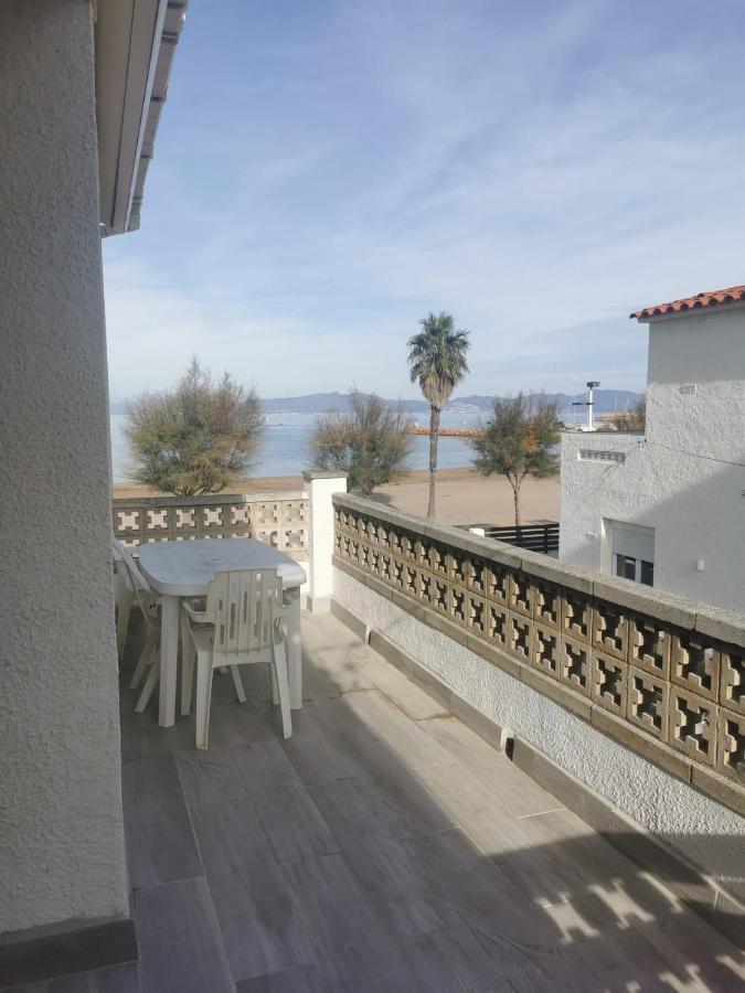 Apartamento En La Playa. Free Parking. Free Wifi L' Escala Esterno foto